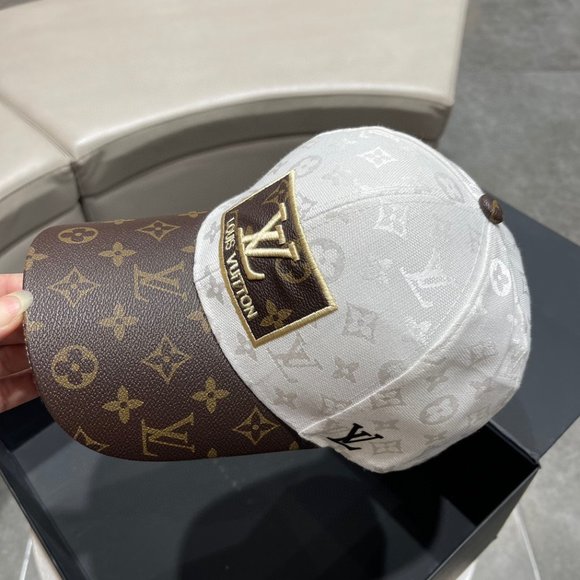 AUTHENTIC  Louis Vuitton  Hats main image 6